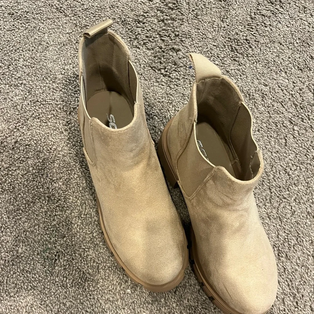 Boots - Picture 2 of 3